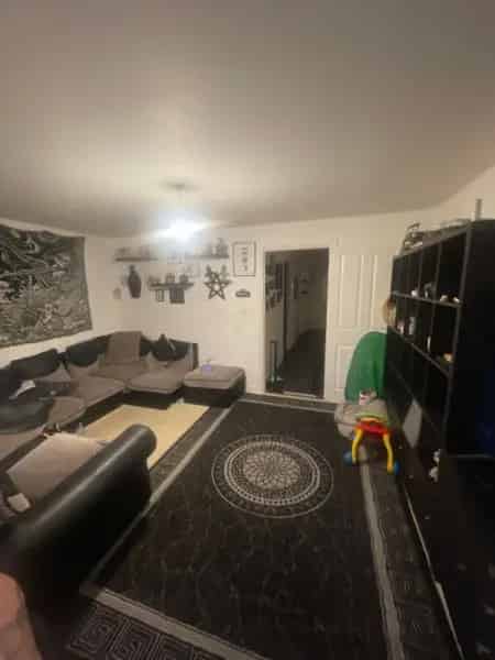 Two Double Bedroom Mid Terrace House with Kitchen Diner