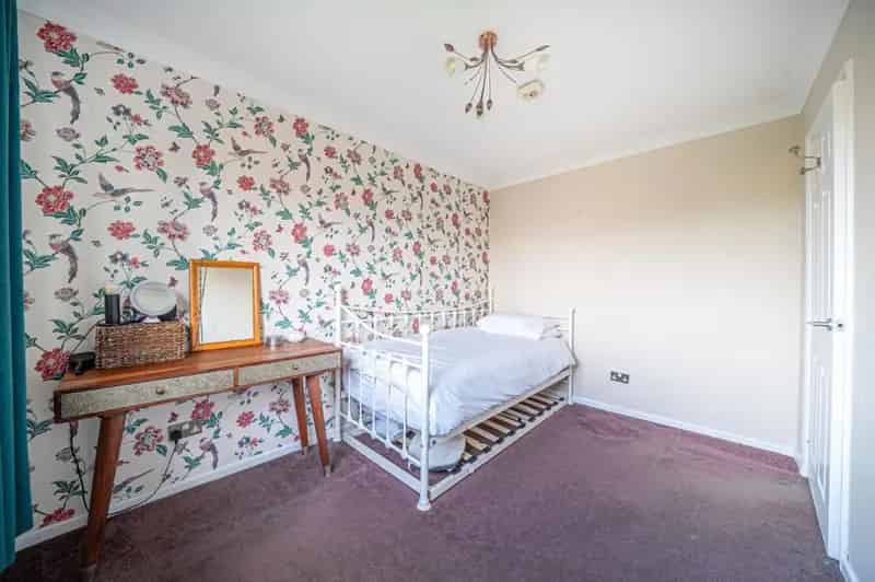 4 Bed House for Sale in Oakley