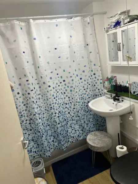 2 Bedroom Flat Sutton Coldfield Recently Redecorated Free Parking