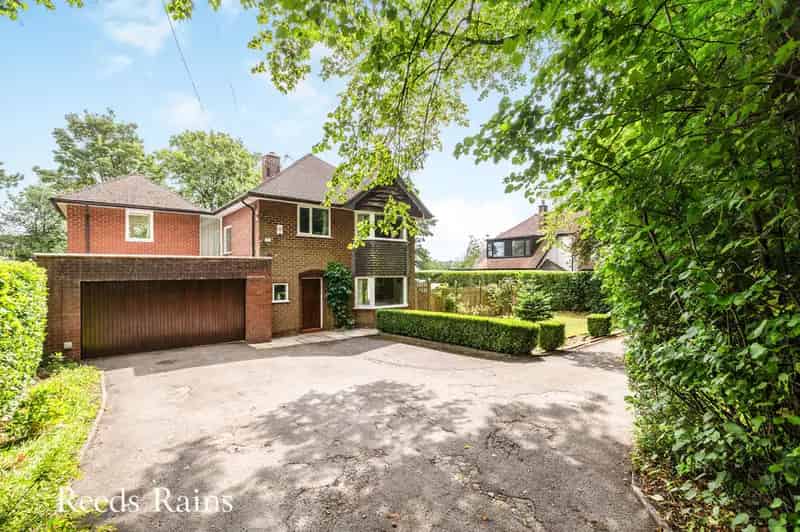 4 bedroom Detached House for sale, Clayton-le-Woods, Lancashire, PR6