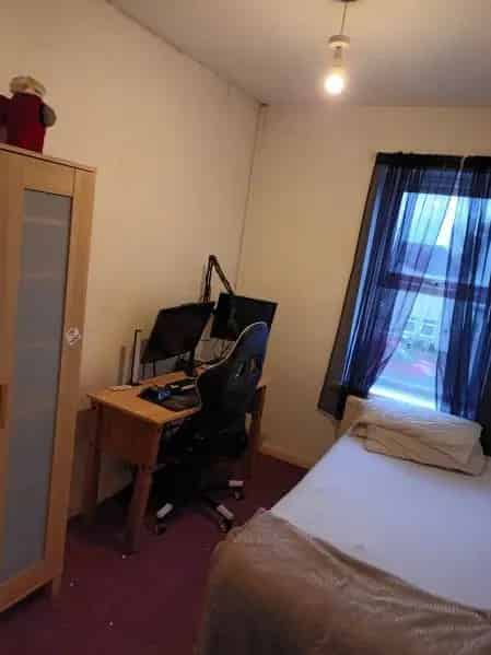 3 Bed Family Home with Garden and Driveway