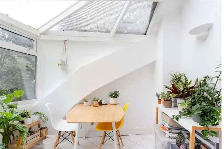 2 Bed Flat for Sale near Regent's Park
