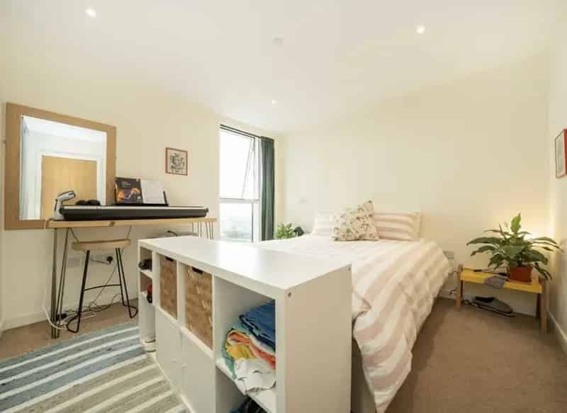 Two Bedroom Apartment Woodberry Down Open Plan Living Balcony Gym Concierge