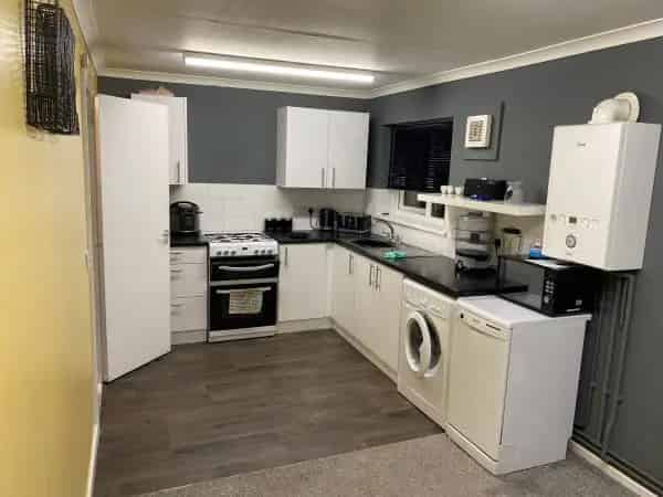 2 Bed Flat with Ample Cupboard Space and Big Rooms