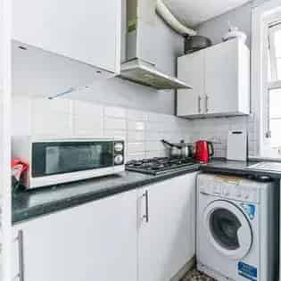1 Room Studio Flat 27m2 London Near Norbury Station