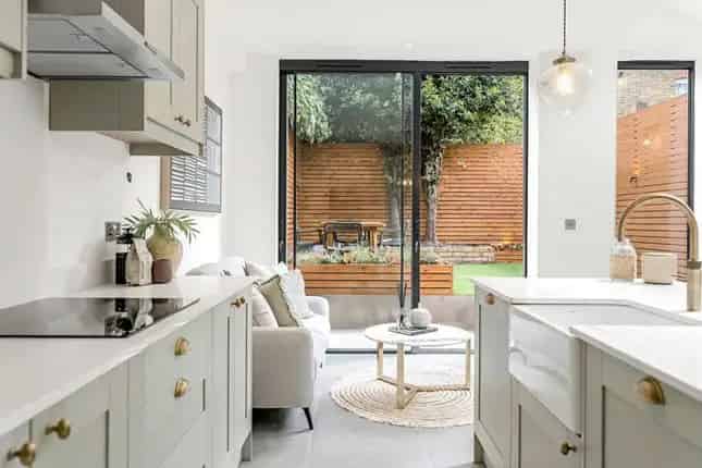 Four Bedroom Victorian House Queen's Park London