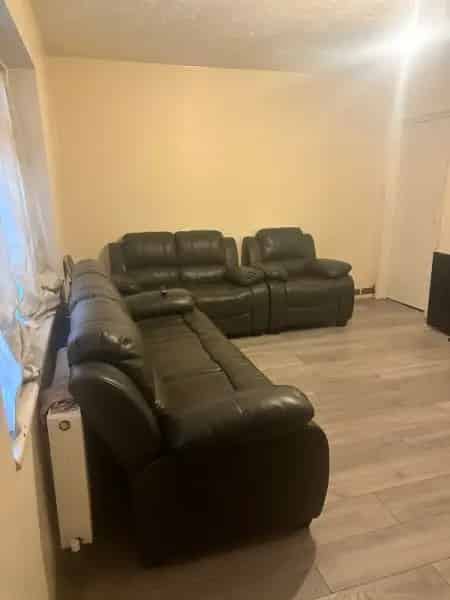 2 Bed Semi-Detached House Near Tube Station