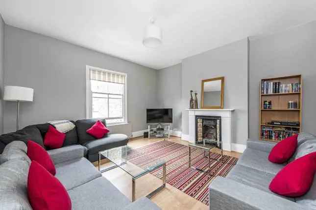 Town house to rent in Dealtry Road, Putney, London SW15