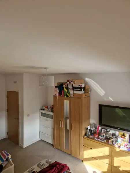 Flat For Rent in Waverley, England