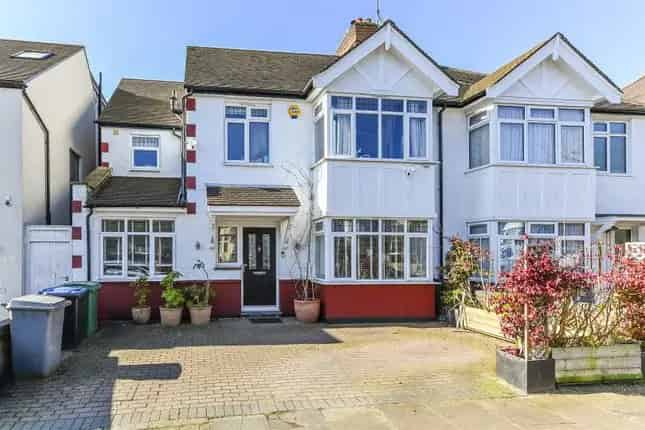 5 Bedroom House for Sale Hanover Road London NW10