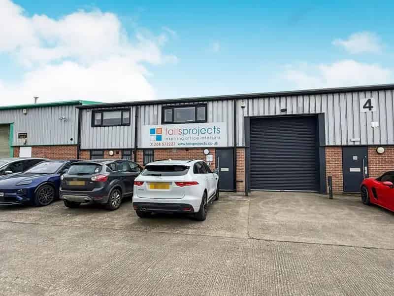 Refurbished Office Unit in Wickford with Parking