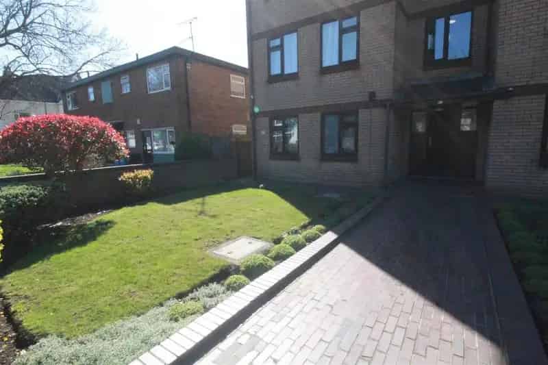 1 Bedroom Flat to Rent - Private Parking - Available Now