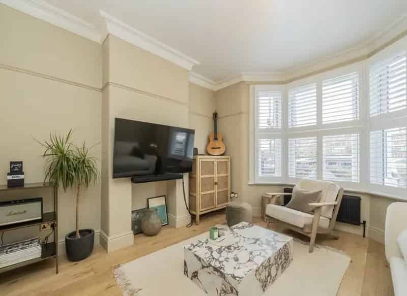 Victorian Home in Tooting Four Double Bedrooms 1319 Sqft
