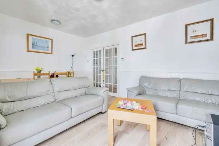 Four Bedroom Mid Terraced House with Garage