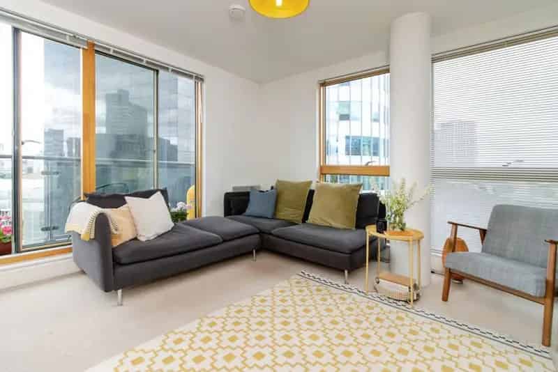 2 Bedroom Flat for Sale Manchester M4 City Skyline Views Secure Parking
