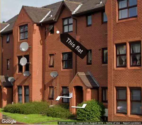 Flat For Rent in Kirklees, England