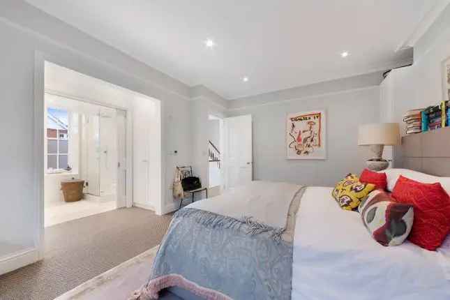 Luxury 6-Bedroom Semi-Detached House for Rent in London