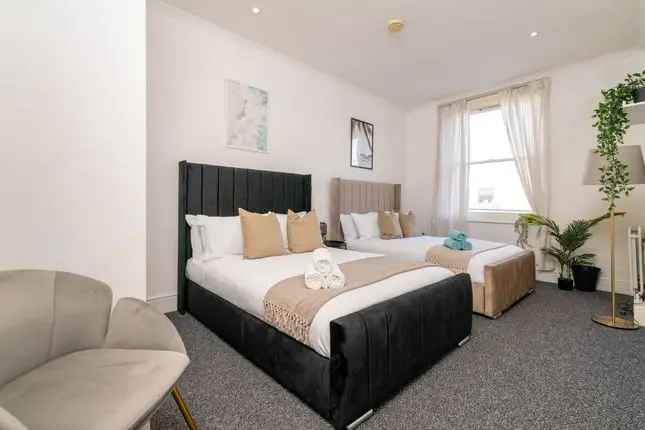 Flat to rent in Westbourne Grove, London W2