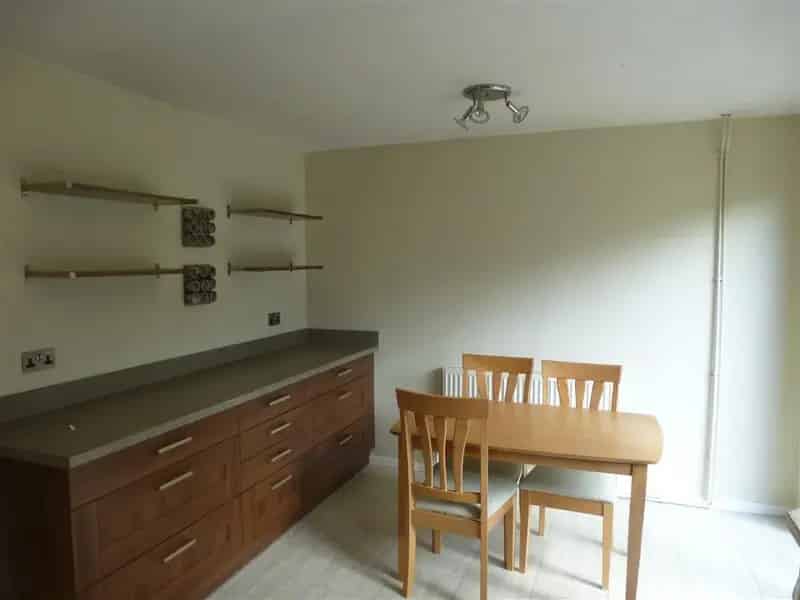Newly Refurbished 2-Bedroom Terrace House Near City Centre