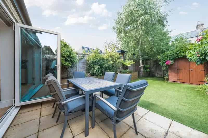 Three Double Bedroom Victorian House with Large Garden