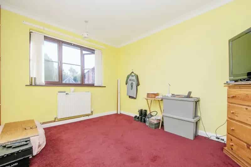 2 Bed House with Workshop Garage and Parking