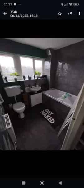 Large 3 Double Bed Family Home with Wet Room Garage and Parking