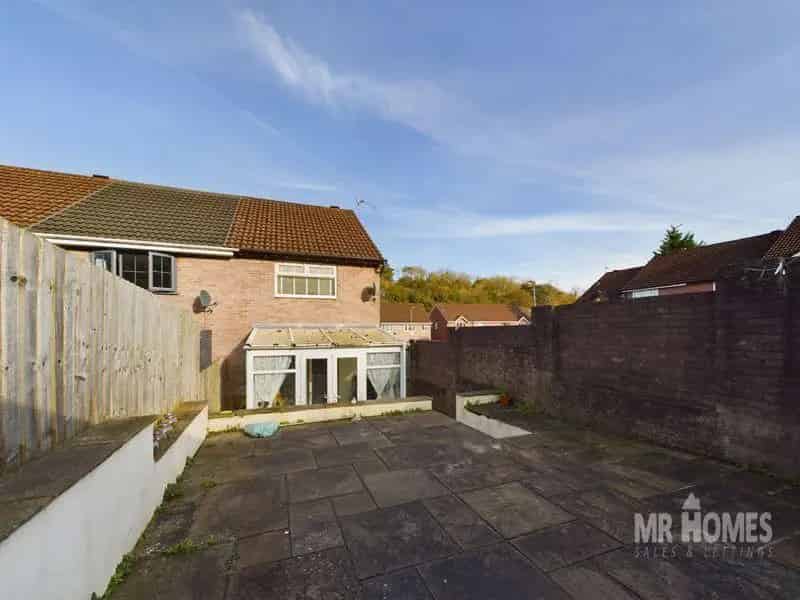 2 Bed End of Link House for Sale