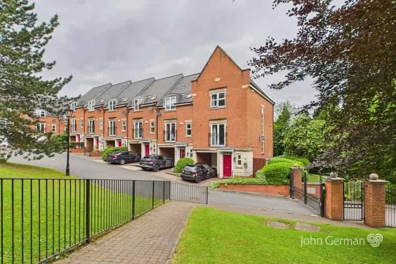3 Bedroom Townhouse for Sale
