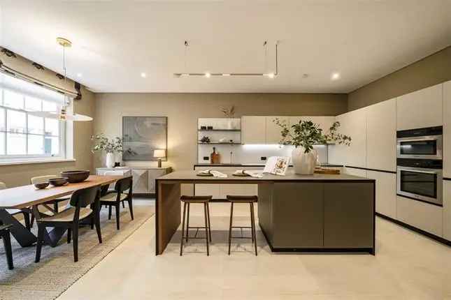 4 Bedroom Mews House for Sale in London SW7