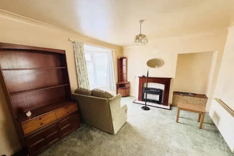 4 Bed End Terrace House For Sale - Needs Modernisation