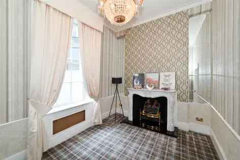4 Bedroom Family Home near Bryanston Square