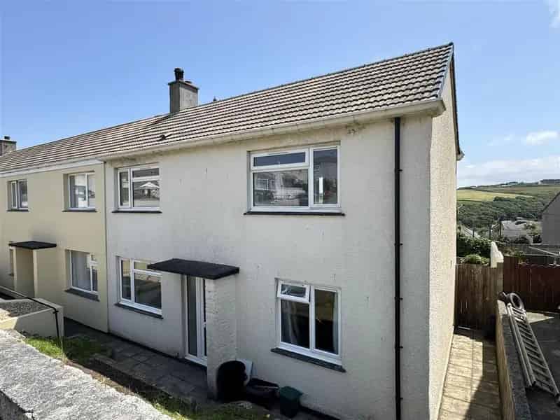3 Bedroom End Terrace House for Sale Near Beach