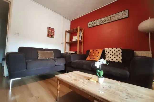 Terraced House to Rent London E1 Regal Close