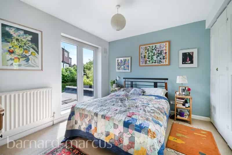 Family House near Wandsworth Common 2/3 Beds 1500 sq ft Garden Parking