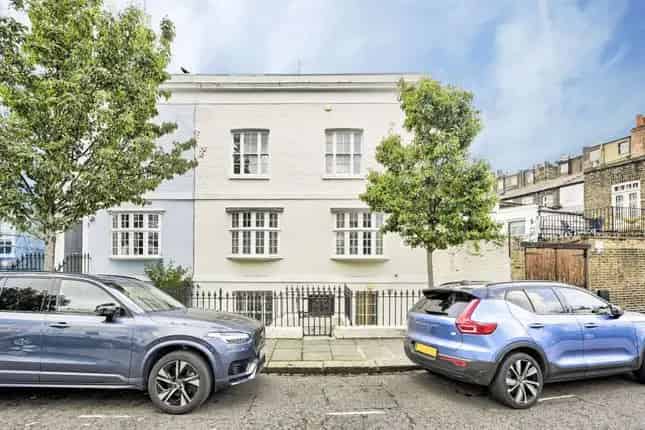 3 Bed House for Sale in Kenway Village, Earl's Court