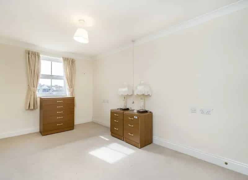 One Bedroom Retirement Apartment near Acton Main Line Station