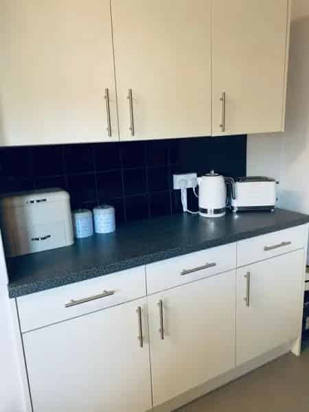 2 Bedroom Flat near Shops and Schools