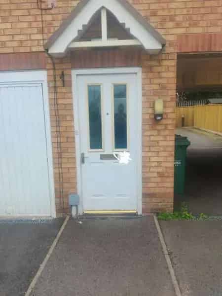Spacious 2-Bed Flat near Tesco and Designer Outlet Cannock