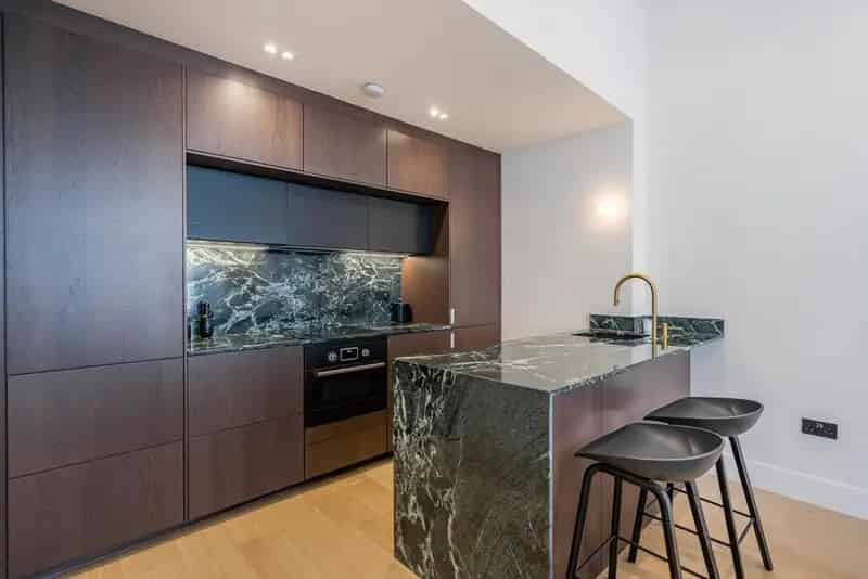 Charming Two-Bed Apartment with Private Balcony