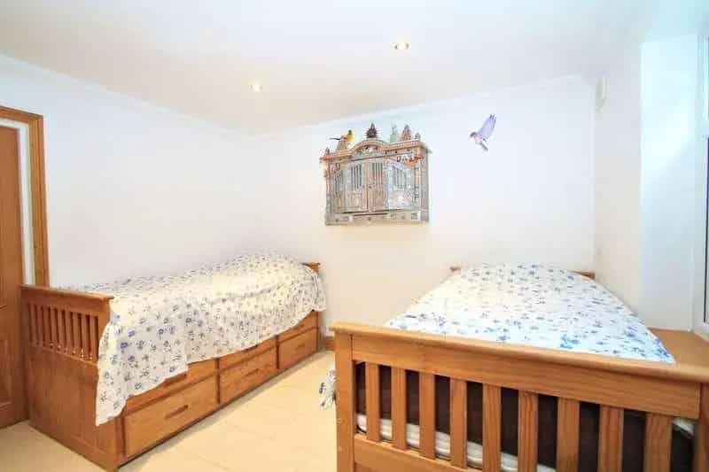 3 Bed End Terrace House for Sale