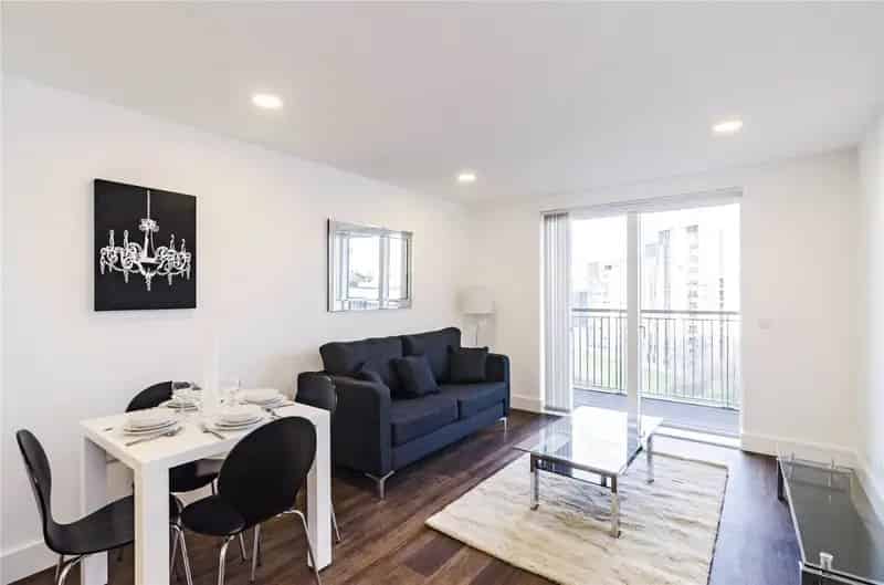 1 Bedroom Flat for Sale Near Transport Links and Amenities
