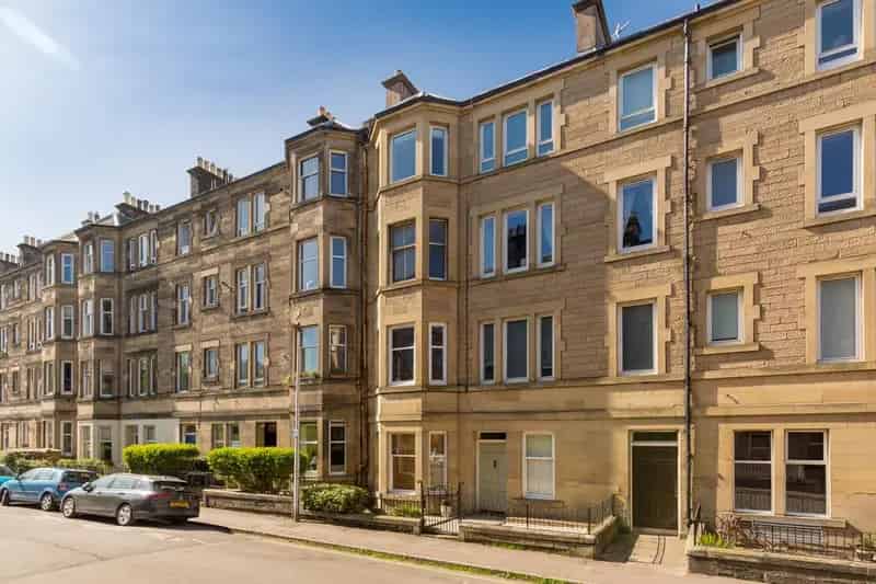 1 Bedroom Flat for Sale in Shandon Edinburgh