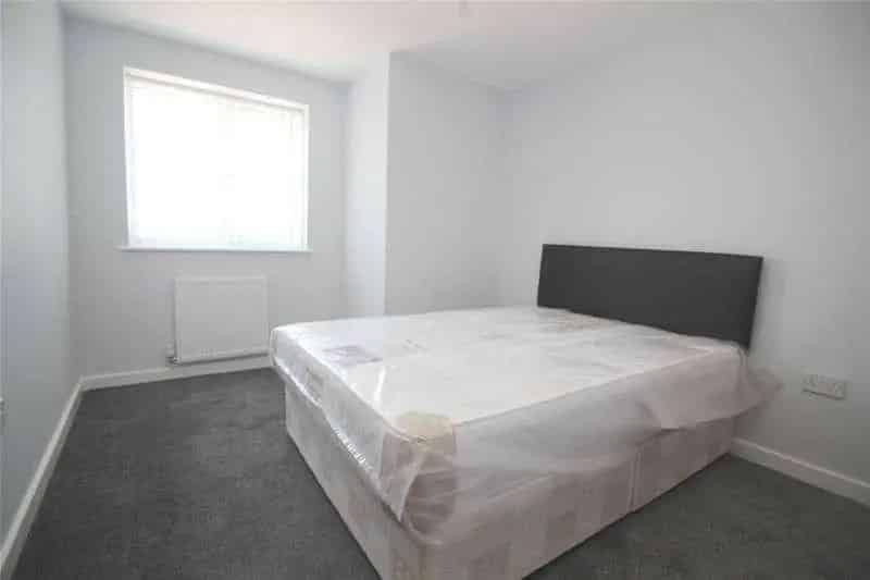2 Bed Flat for Sale City Centre Access