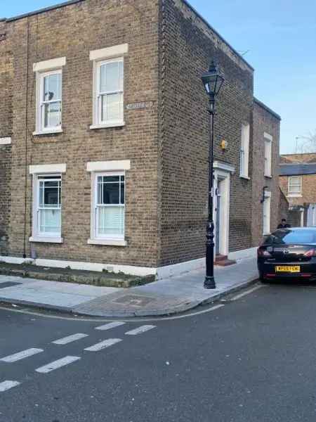 3 Bed End Terrace House Near Transport Links and Amenities