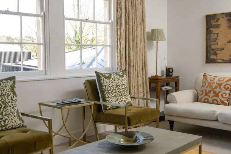 2 Bedroom Grade II Listed Maisonette Near Bath City Centre