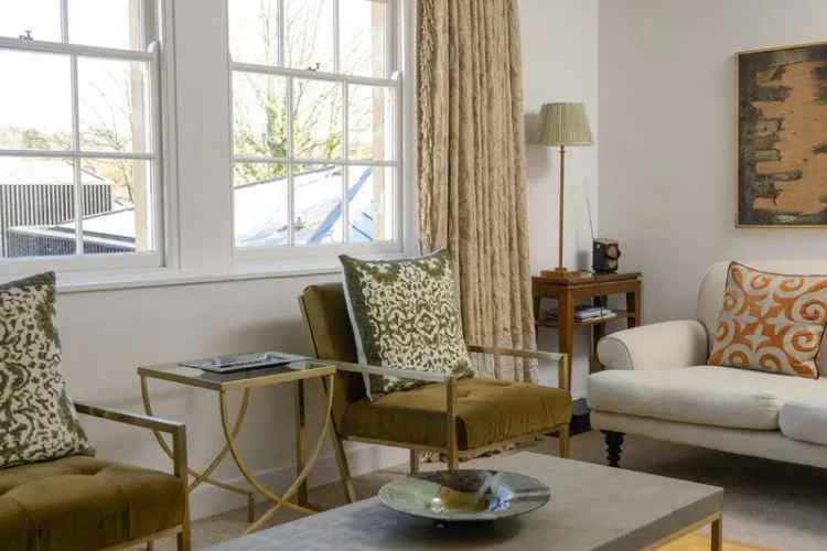 2 Bedroom Grade II Listed Maisonette Near Bath City Centre