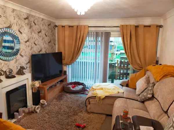 Bungalow For Rent in Staffordshire Moorlands, England