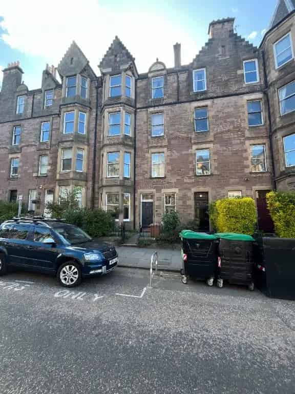 3 Bedroom Flat to Rent in Marchmont
