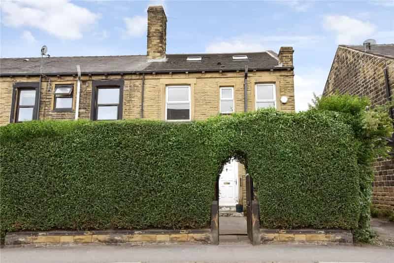 2-Bed Stone Terrace Fountain Street - Ideal First Home or Investment