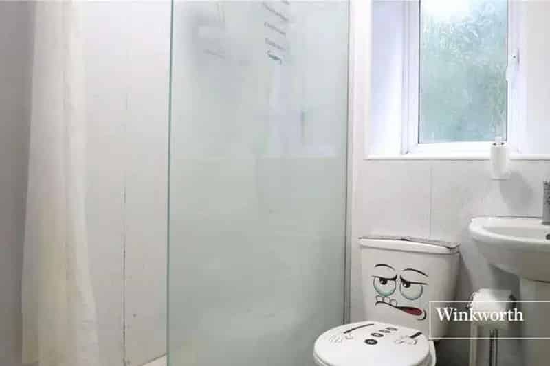 1 Bedroom Flat for Sale Near High Street